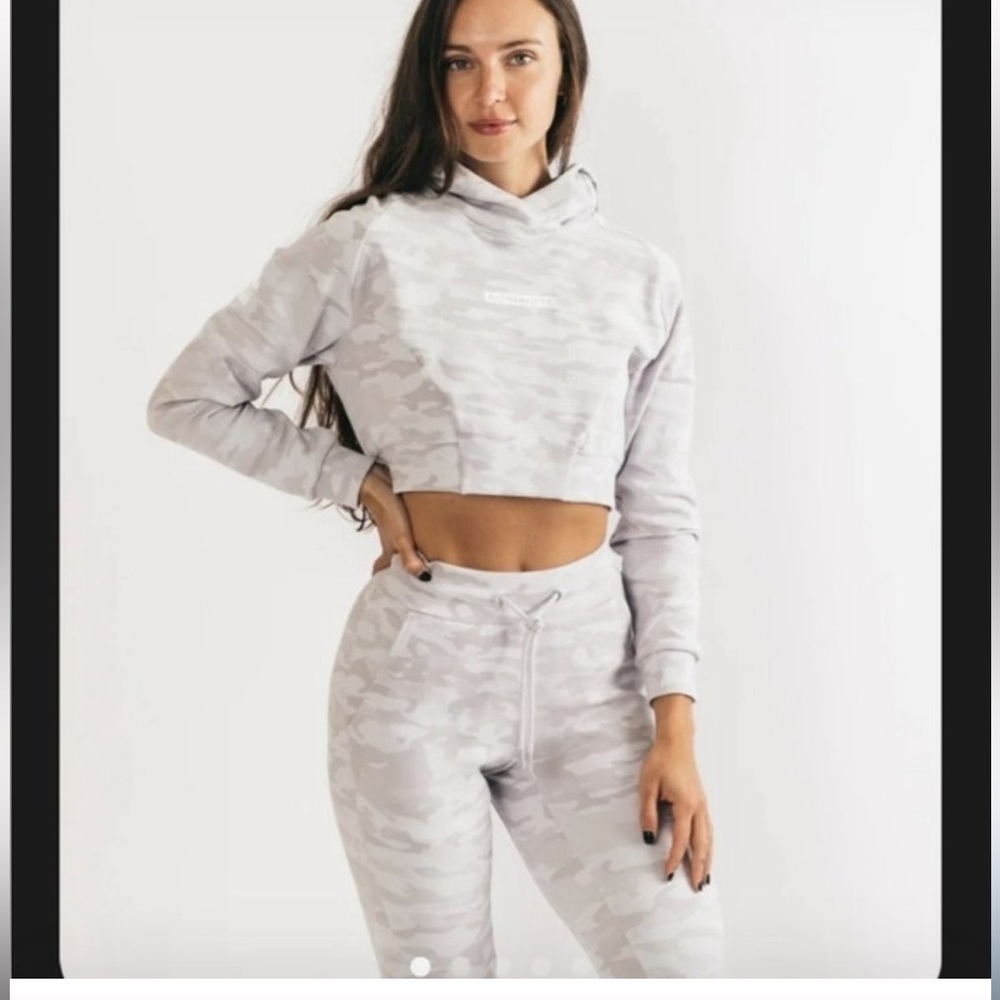 Size S Alphalete Cropped hoodie